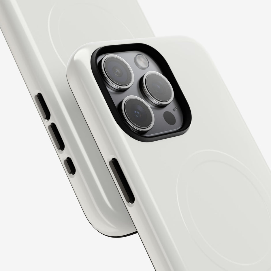 iPhone 15 Pro Max MagSafe Tough Case - White